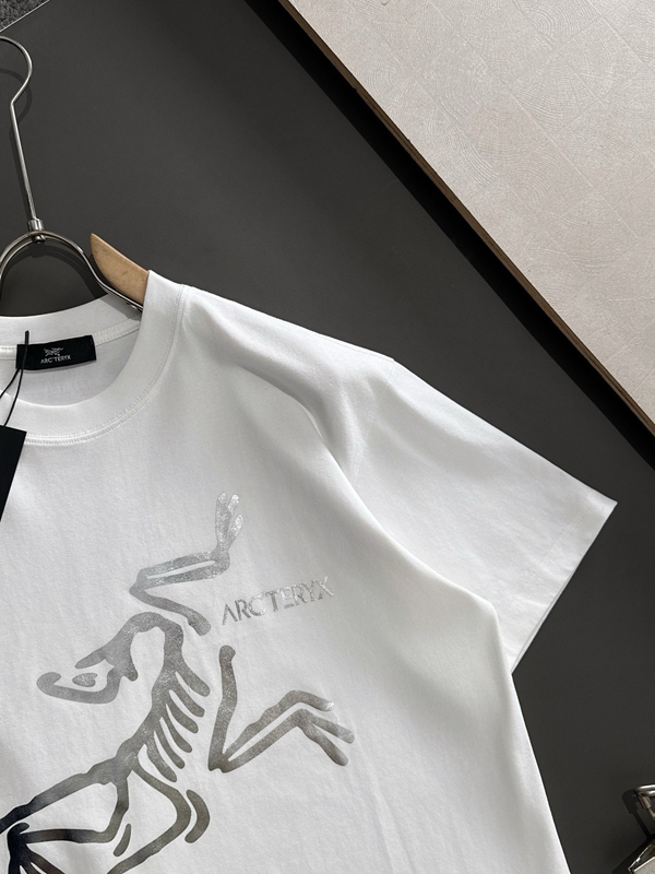 ブランドTシャツ側面デザイン